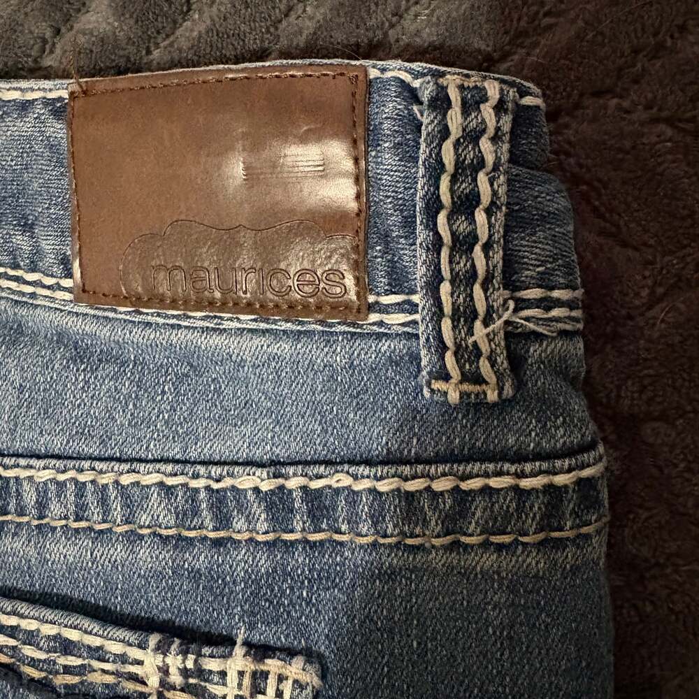 Maurices Straight Leg Mid Rise Boyfriend Jeans Size 9/10